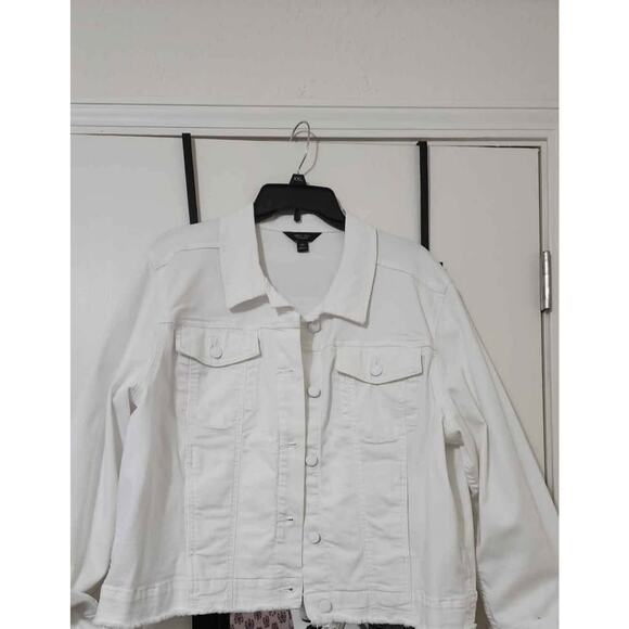 Vera Wang Jackets & Blazers - Women's Vera Wang XXL Fringed White Jean Jacket. NWT.